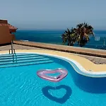 Oceanfront In Gigantes, Buenavista Park アパート *